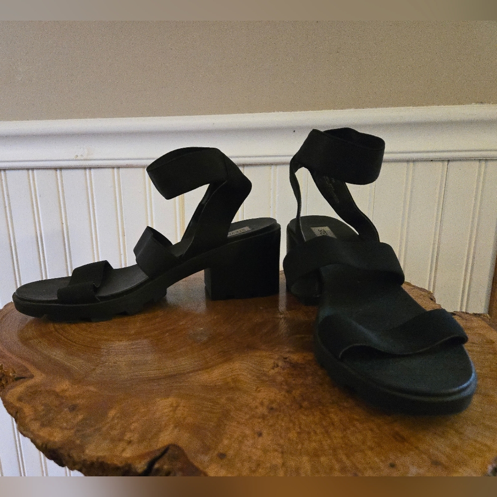 Chunky Black Steve Madden Heeled Sandals